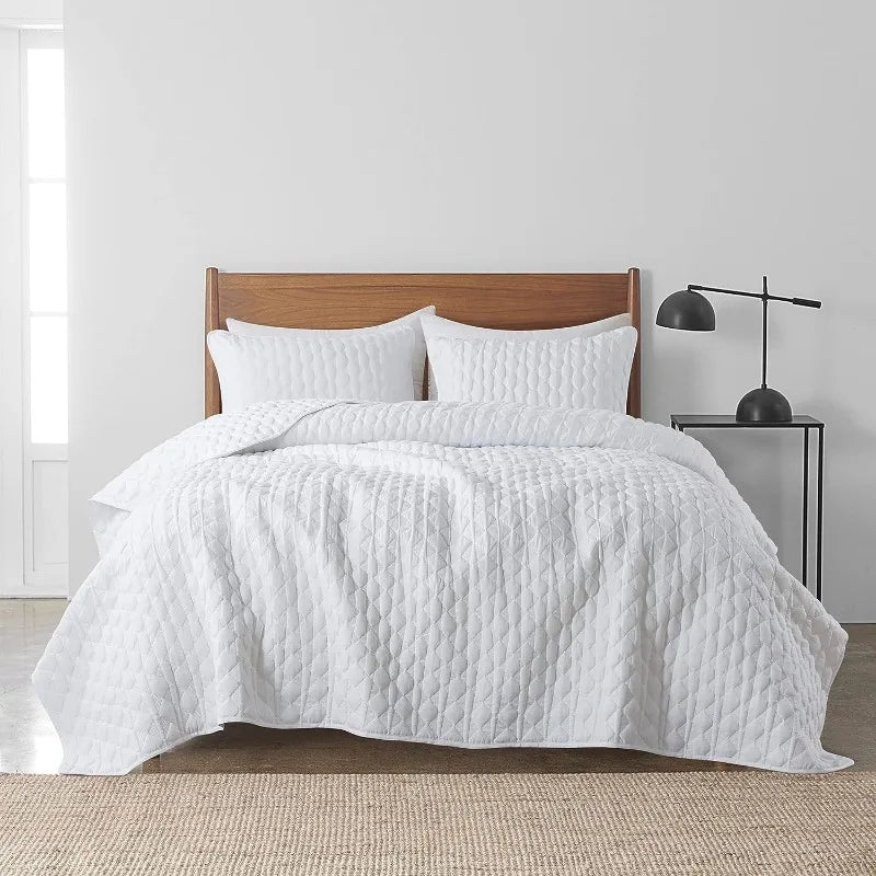 Lightweight Soft Quilted Bedding With Shams