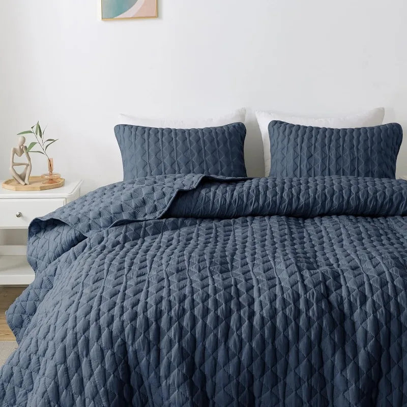 Lightweight Soft Quilted Bedding With Shams