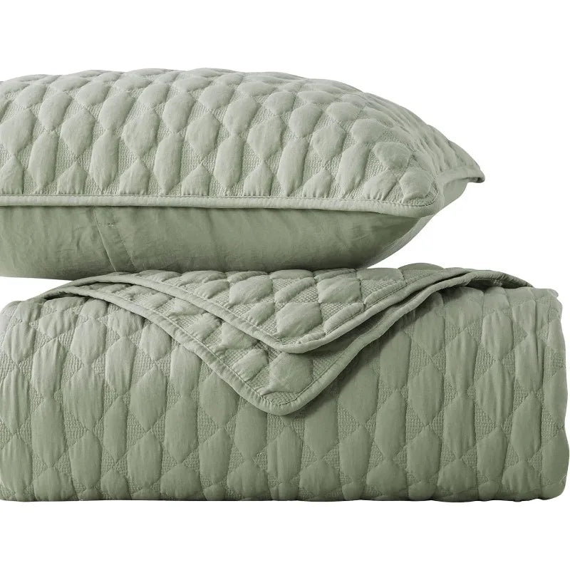 Lightweight Soft Quilted Bedding With Shams