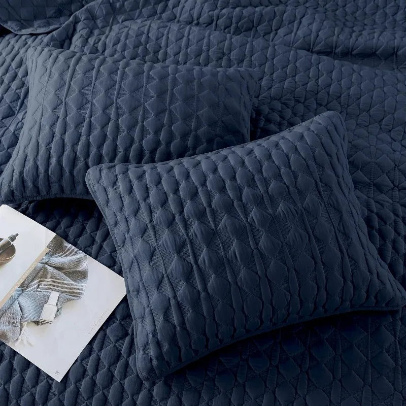 Lightweight Soft Quilted Bedding With Shams