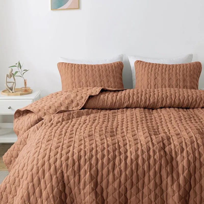 Lightweight Soft Quilted Bedding With Shams