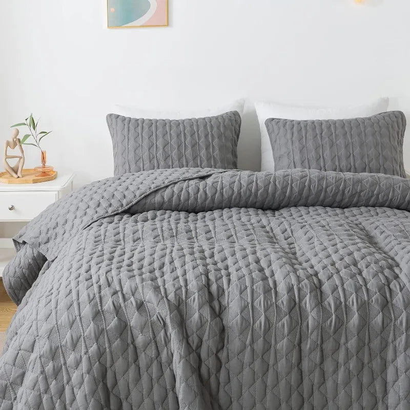 Lightweight Soft Quilted Bedding With Shams