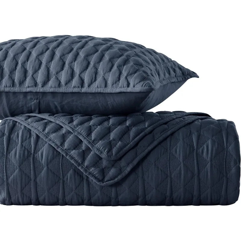 Lightweight Soft Quilted Bedding With Shams