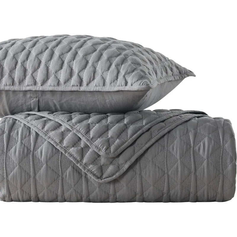 Lightweight Soft Quilted Bedding With Shams