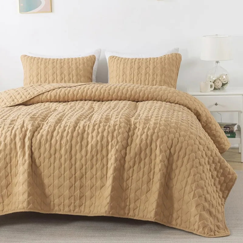 Lightweight Soft Quilted Bedding With Shams