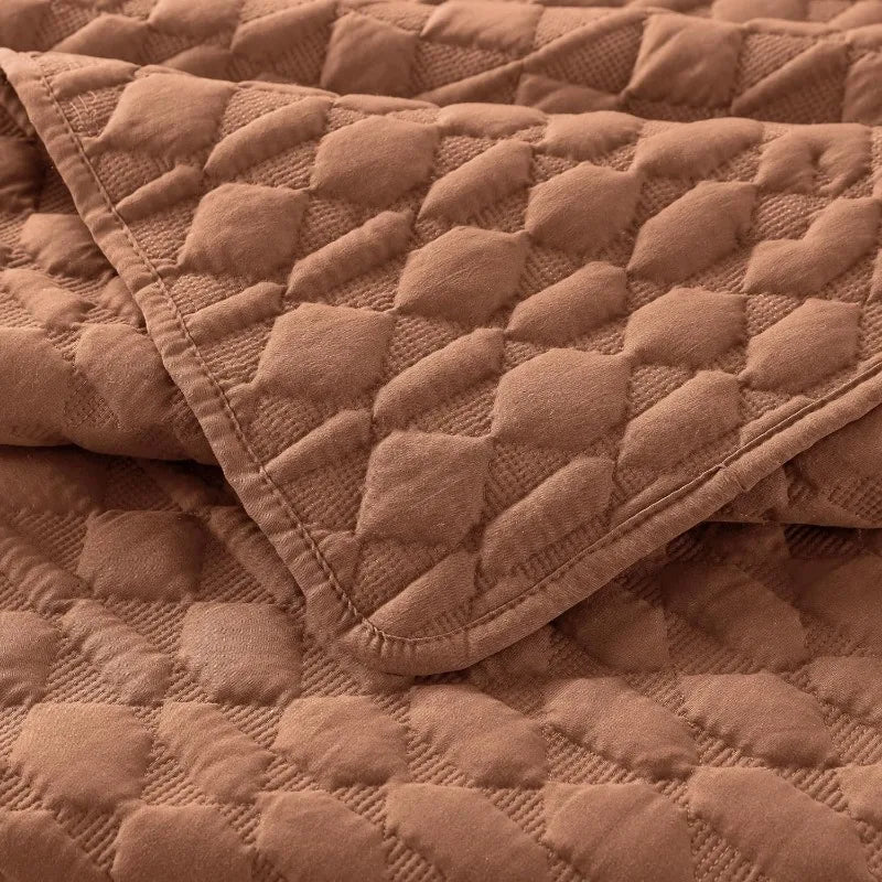 Lightweight Soft Quilted Bedding With Shams