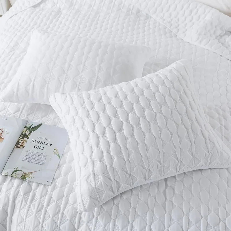 Lightweight Soft Quilted Bedding With Shams