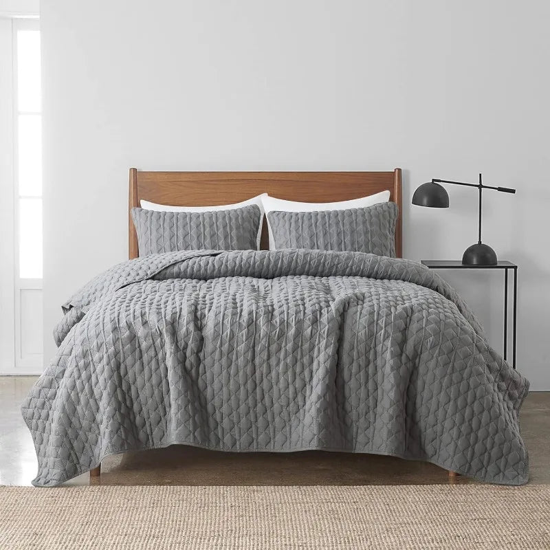 Lightweight Soft Quilted Bedding With Shams