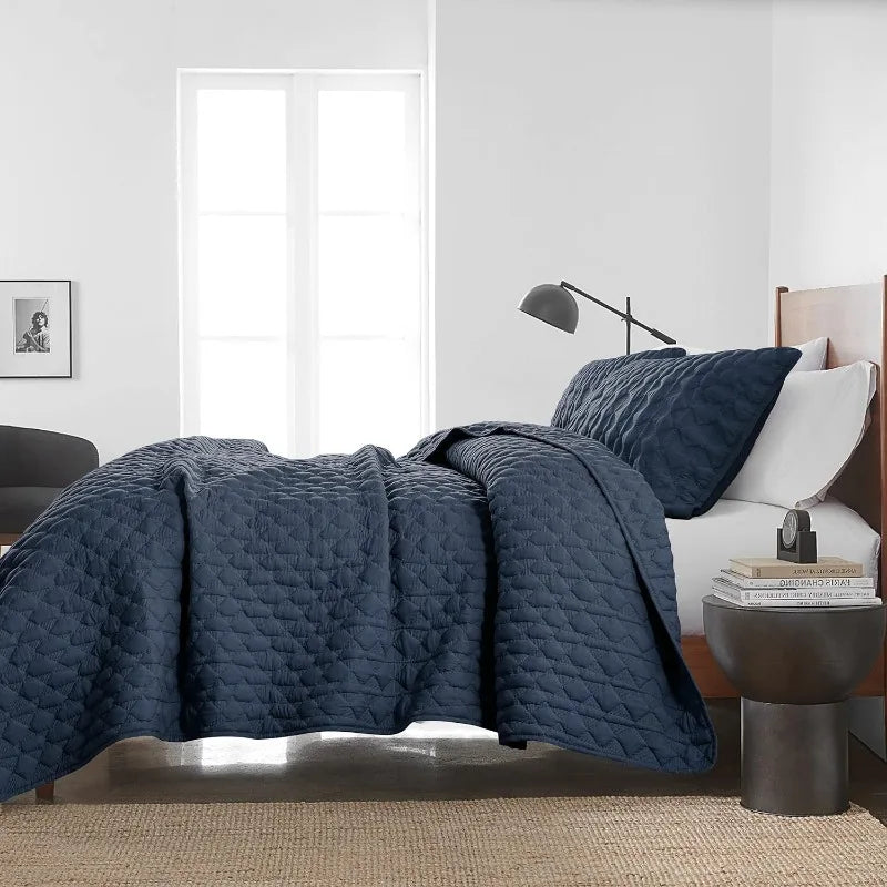 Lightweight Soft Quilted Bedding With Shams