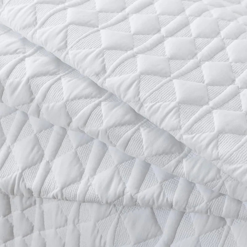 Lightweight Soft Quilted Bedding With Shams