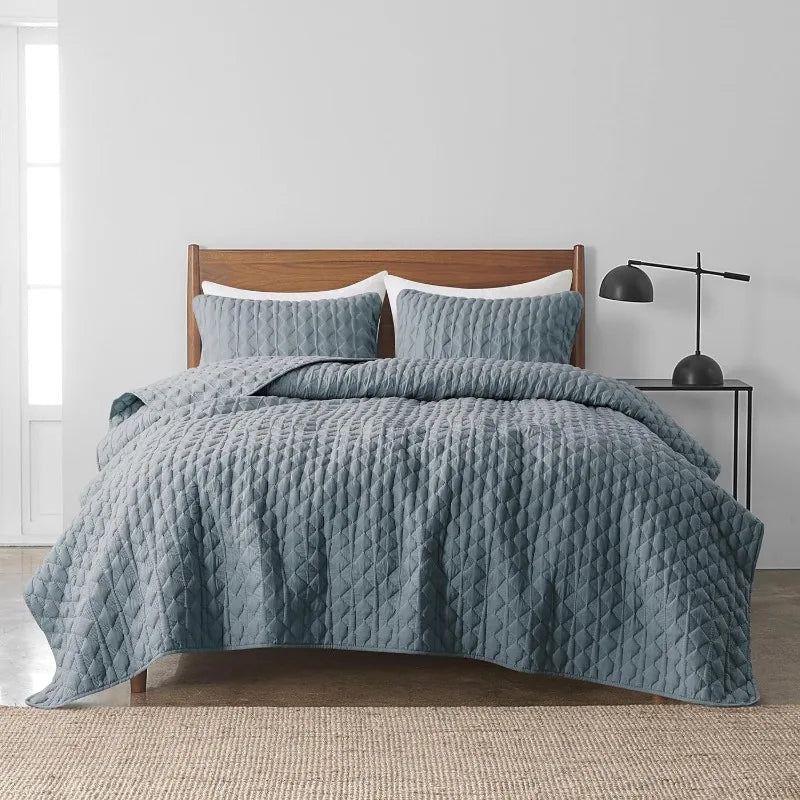 Lightweight Soft Quilted Bedding With Shams