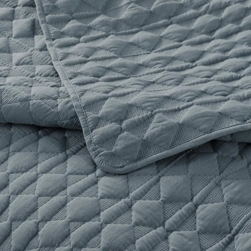 Lightweight Soft Quilted Bedding With Shams