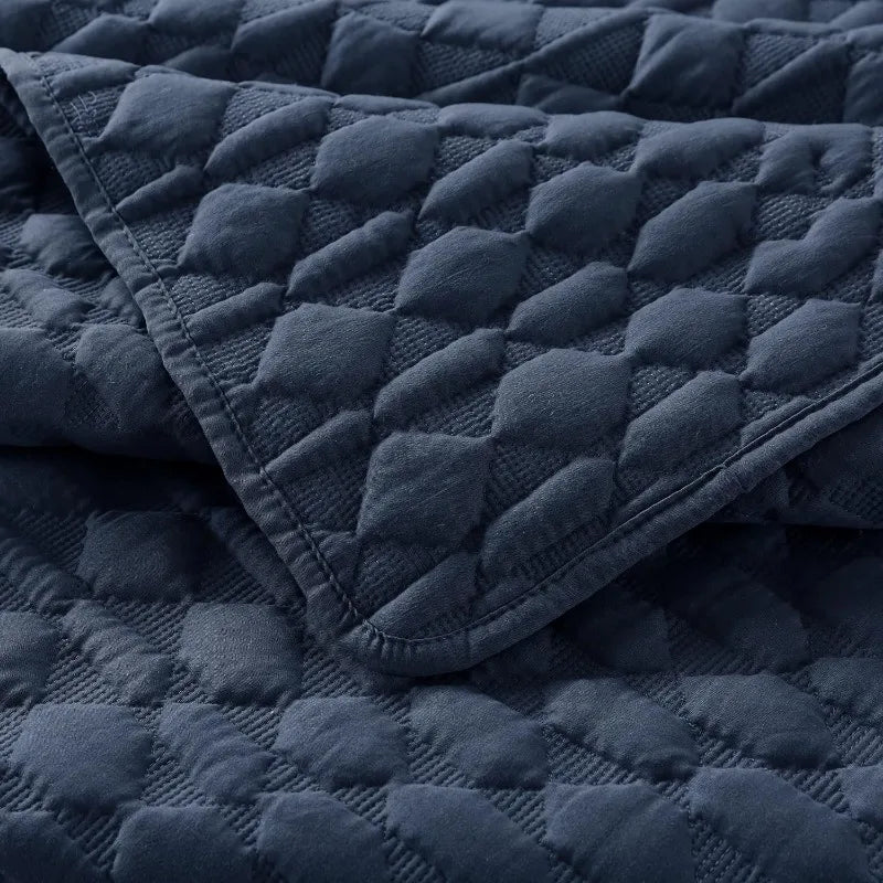 Lightweight Soft Quilted Bedding With Shams