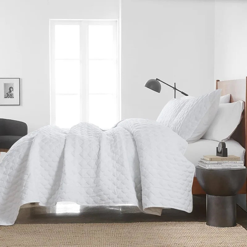 Lightweight Soft Quilted Bedding With Shams