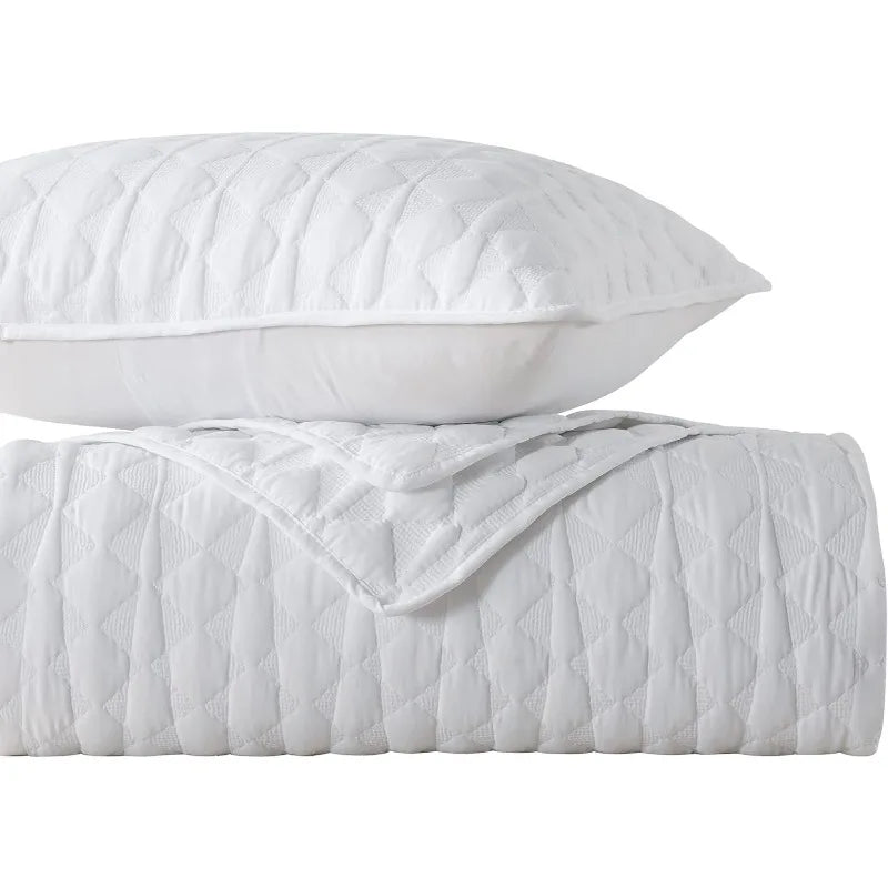 Lightweight Soft Quilted Bedding With Shams